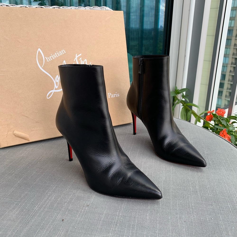 Christian Louboutin so kate pointed toe bootie